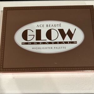 Ace Beaute Glow Essentials Highlighter Palette in Tan